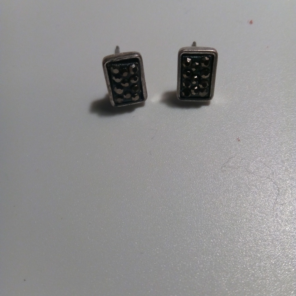 Kenneth cole earing